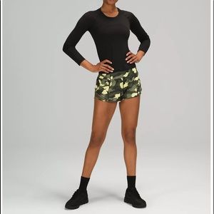 Women’s Camo Hotty Hot Low-rise 2.5” shorts in near perfect condition!